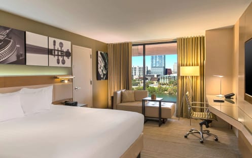 1 King Bed River View